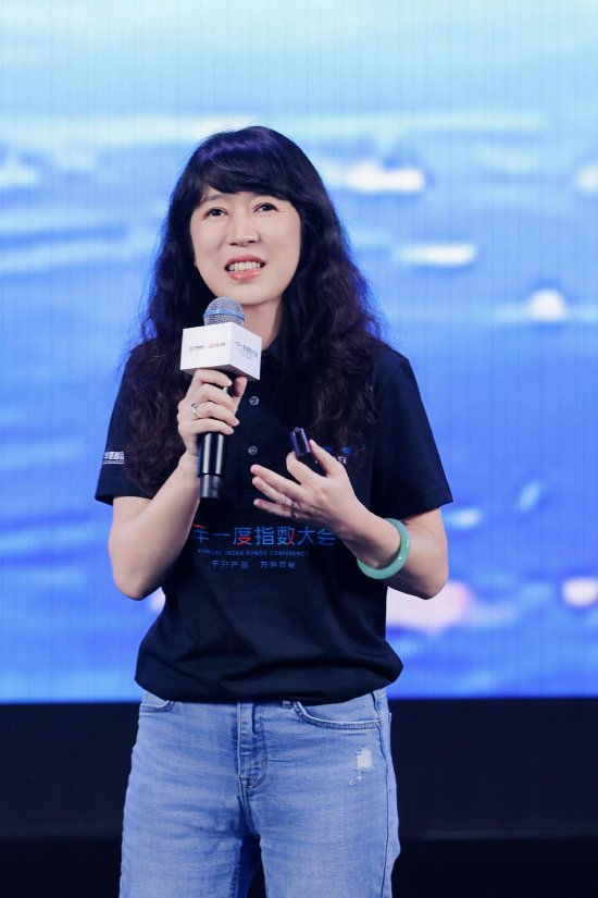 蜗牛配资 视频|华夏基金李一梅：公募基金规模33万亿、有效账户16亿户、产品数量超1.2万只，已经真正飞入寻常百姓家